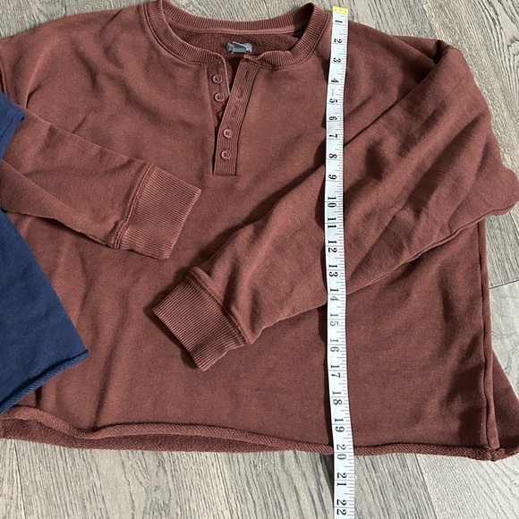 Aerie cropped crewneck Henley - Picture 3 of 9